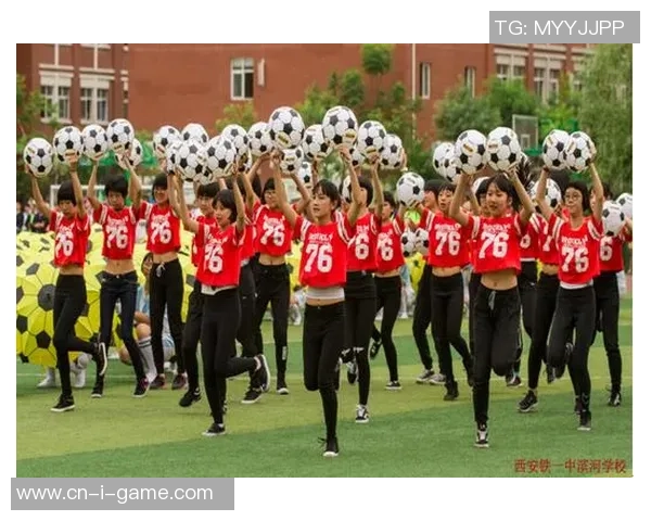 耐克足球短袖助你在球场上尽显风采与活力，尽享运动乐趣与舒适体验