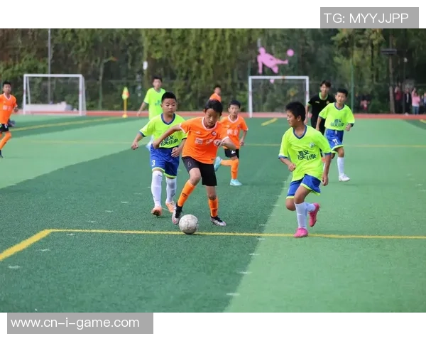 精彩纷呈的校园足球赛二年级小选手们的拼搏与友谊